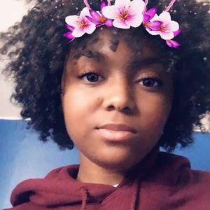 Meet your Posher, Demia